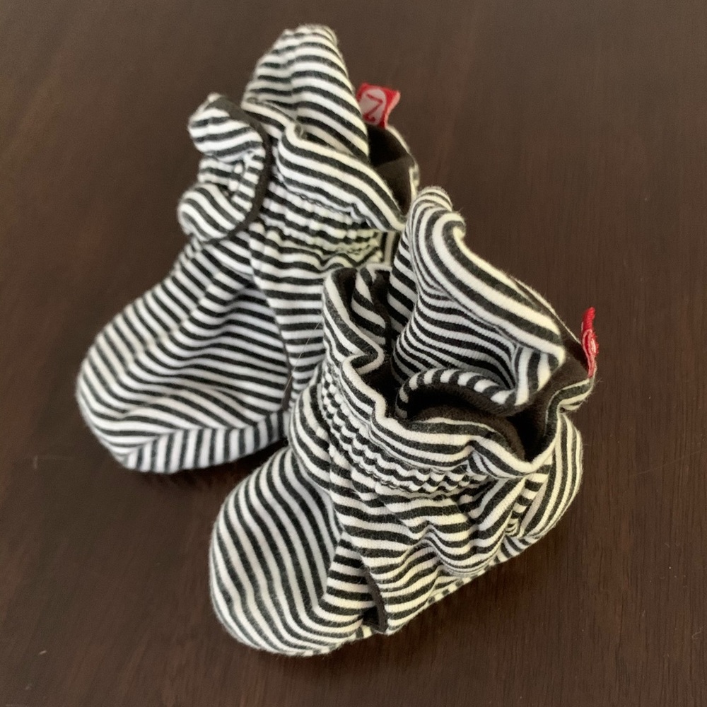 Zutano - Baby booties that actually stay on!